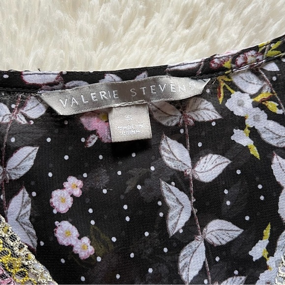 Valerie Stevens Polka Dot Floral Printed Bell Sleeve Blouse - Picture 8 of 11